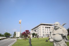 走进历史，，，，，感受名人魅力|品味名人雕塑的奇异韵味