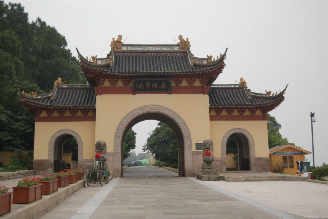 以门楼为笺，，，，，，镌刻时代的匠心诗行